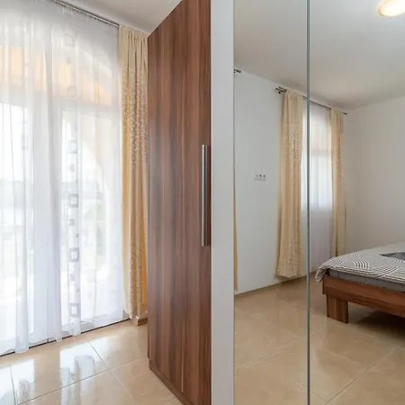 A 3 - Seafront With Balcony 1 Min To * Trogir