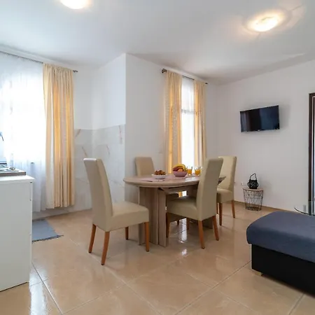 Appartement A 3 - Seafront With Balcony 1 Min To *
