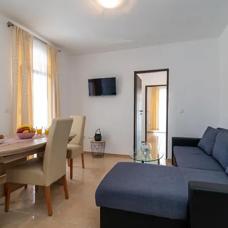 Appartement A 3 - Seafront With Balcony 1 Min To *