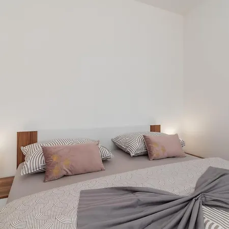 Appartement A 3 - Seafront With Balcony 1 Min To Trogir