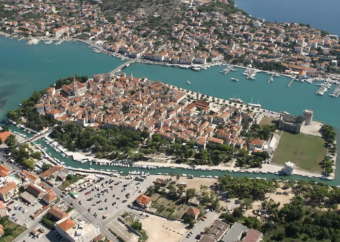 Apartament A3 - Seafront With Balcony 1 Min To Trogir