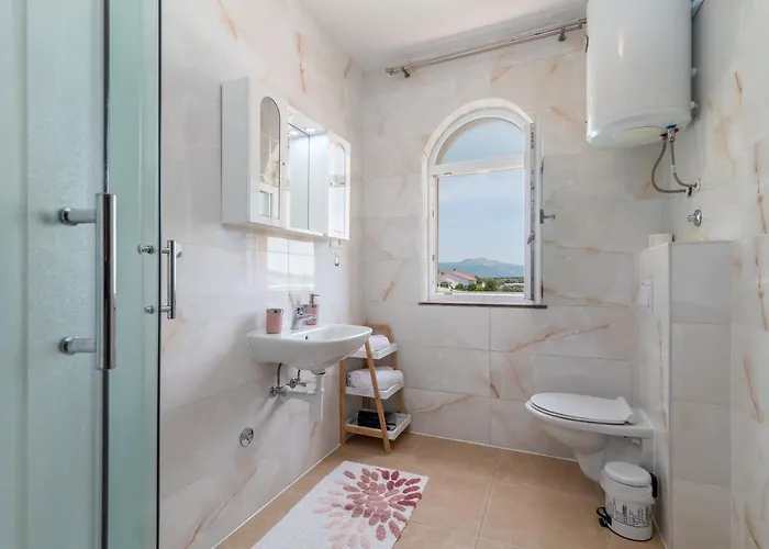 A3 - Seafront With Balcony 1 Min To * Trogir