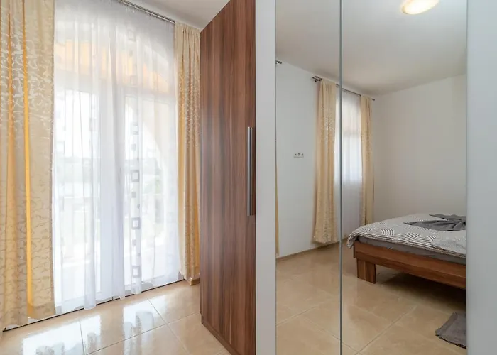 A3 - Seafront With Balcony 1 Min To * Trogir