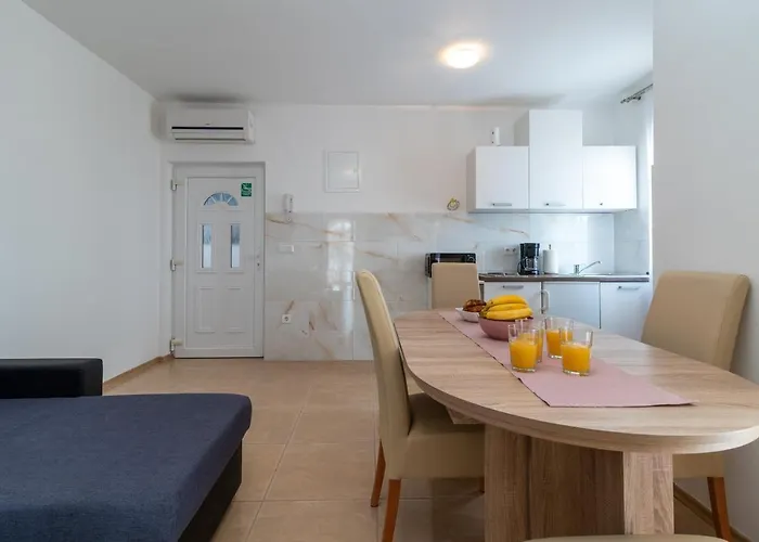 A3 - Seafront With Balcony 1 Min To Trogir