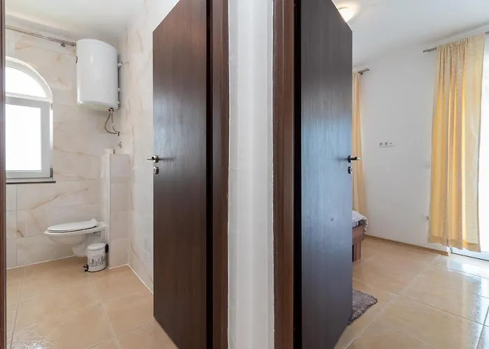 Apartament A3 - Seafront With Balcony 1 Min To Trogir