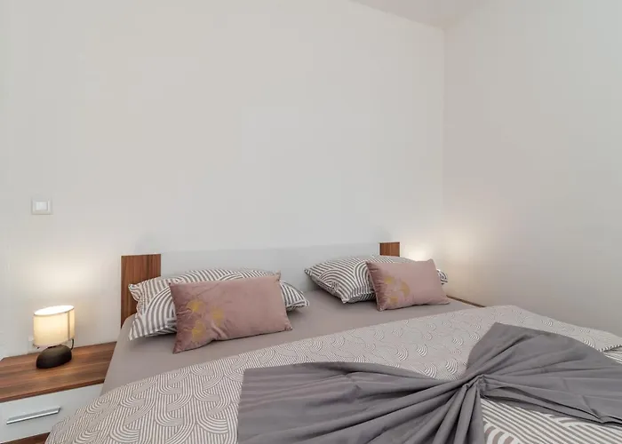 Апартаменты A3 - Seafront With Balcony 1 Min To Трогир