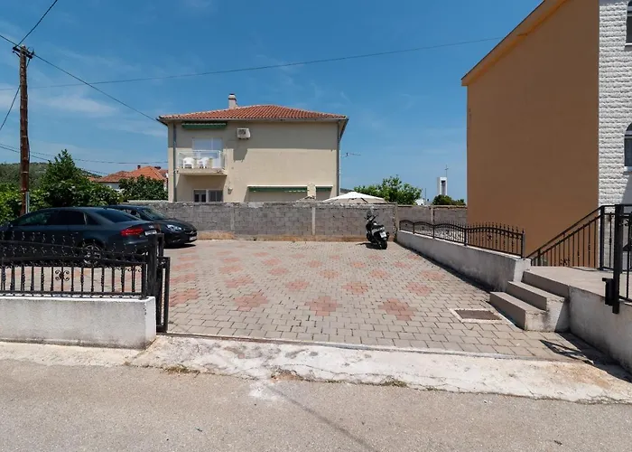 A3 - Seafront With Balcony 1 Min To *