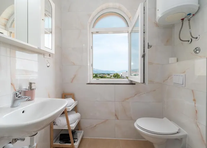 A3 - Seafront With Balcony 1 Min To * Trogir