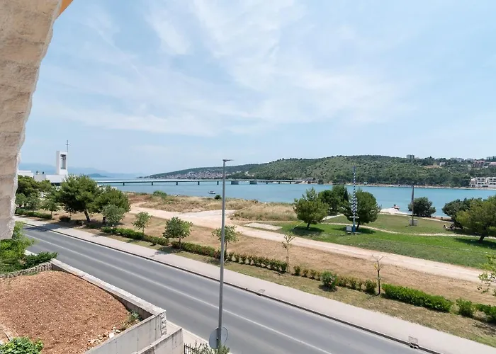 A3 - Seafront With Balcony 1 Min To Apartament Trogir