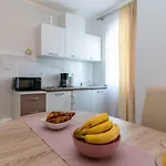 A 3 - Seafront With Balcony 1 Min To