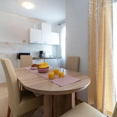 Appartamento A 3 - Seafront With Balcony 1 Min To Traù