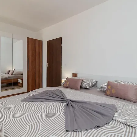 Appartement A3 - Seafront With Balcony 1 Min To Trogir