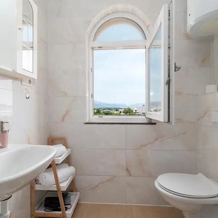 A3 - Seafront With Balcony 1 Min To * Trogir