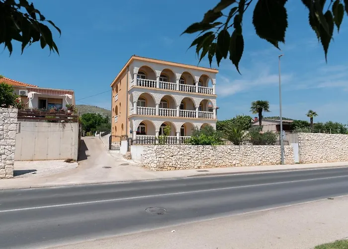 A3 - Seafront With Balcony 1 Min To Appartement Trogir