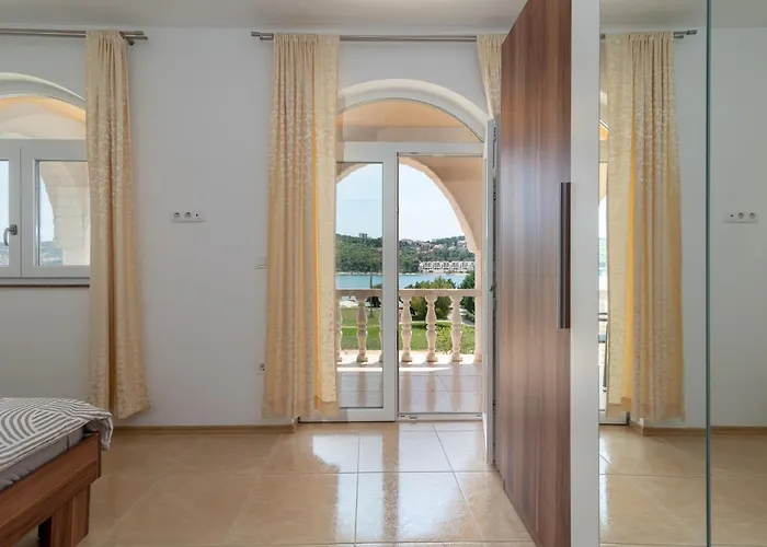 Appartement A3 - Seafront With Balcony 1 Min To Trogir