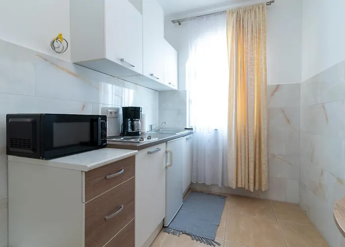 A3 - Seafront With Balcony 1 Min To *