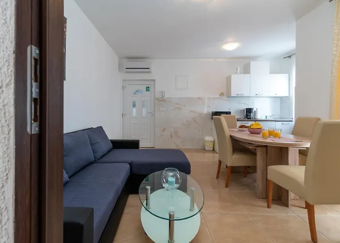 A3 - Seafront With Balcony 1 Min To Appartement Trogir