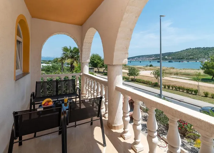 A3 - Seafront With Balcony 1 Min To Trogir