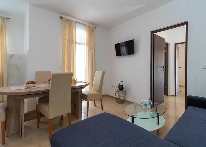 A3 - Seafront With Balcony 1 Min To Appartement Trogir