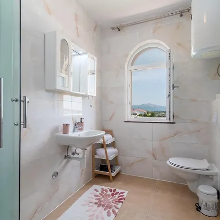 A 3 - Seafront With Balcony 1 Min To * Trogir