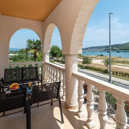 A 3 - Seafront With Balcony 1 Min To Trogir