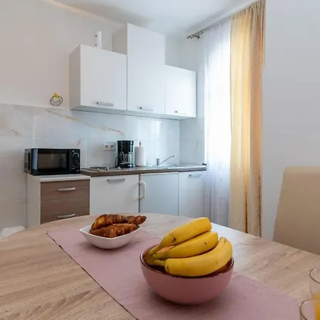 A3 - Seafront With Balcony 1 Min To